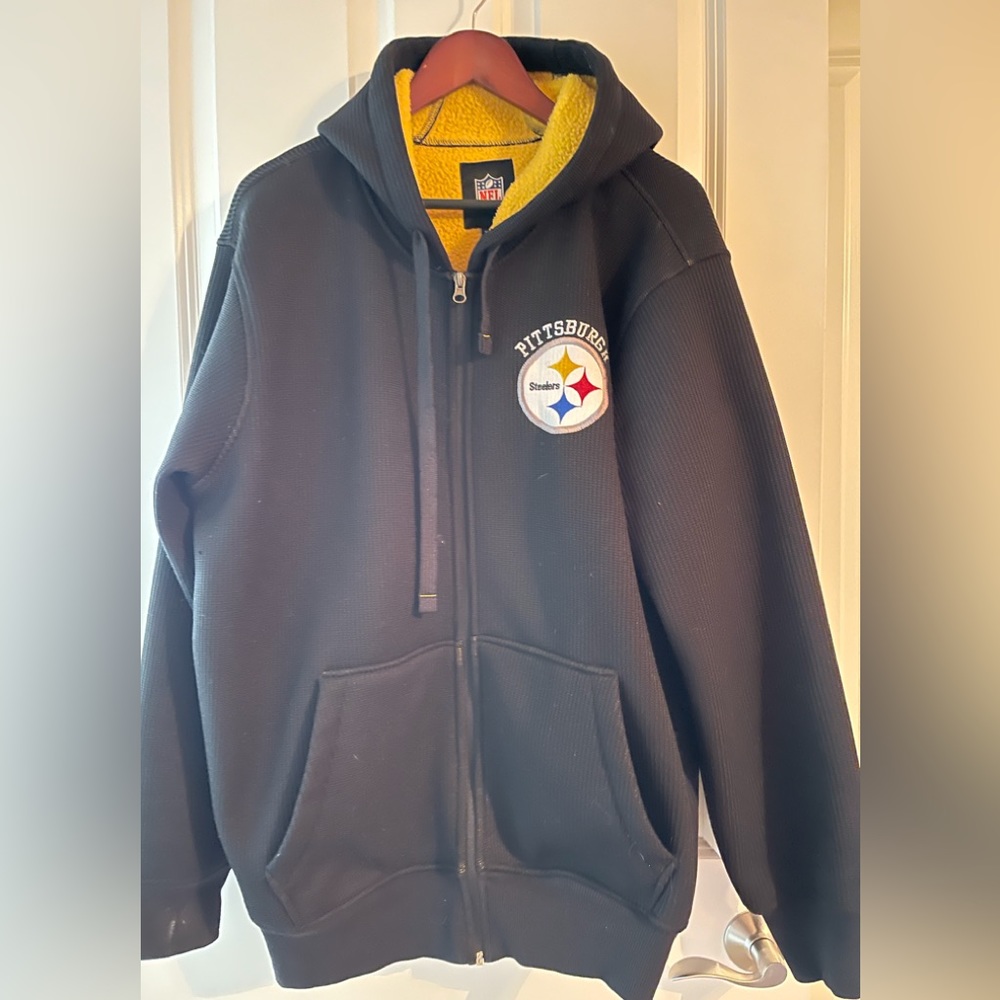 NFL Men’s Steeler jacket with a hoodie, Color Black
